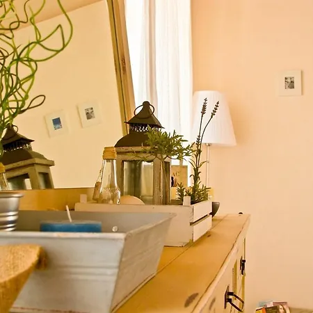 Theano Nyaraló Gáiosz